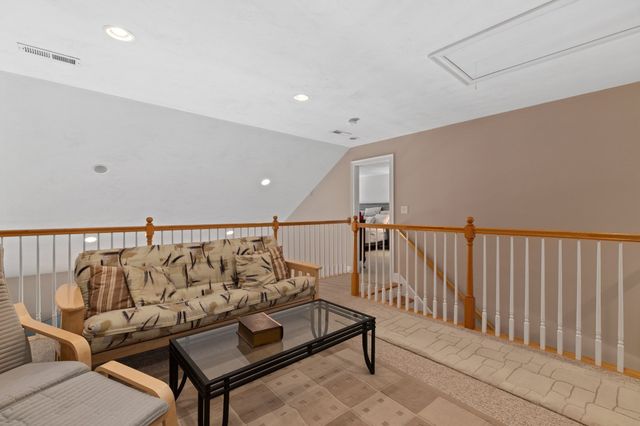 1 Pine Ridge Dr 2, Medway, MA 02053