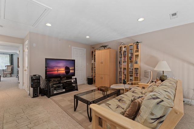 1 Pine Ridge Dr 2, Medway, MA 02053