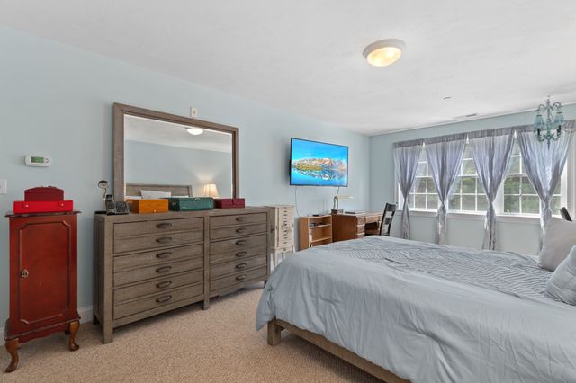 1 Pine Ridge Dr 2, Medway, MA 02053