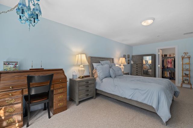 1 Pine Ridge Dr 2, Medway, MA 02053