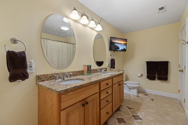 1 Pine Ridge Dr 2, Medway, MA 02053