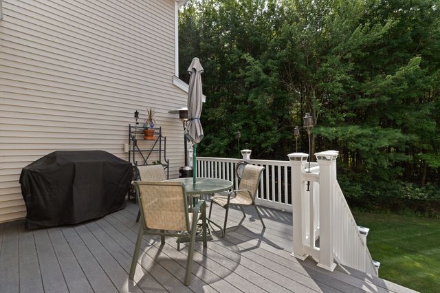 1 Pine Ridge Dr 2, Medway, MA 02053