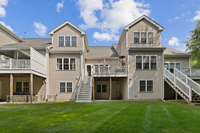 1 Pine Ridge Dr 2, Medway, MA 02053