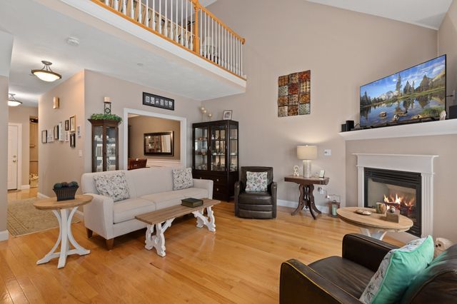 1 Pine Ridge Dr 2, Medway, MA 02053