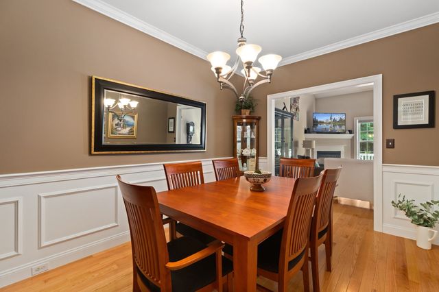 1 Pine Ridge Dr 2, Medway, MA 02053