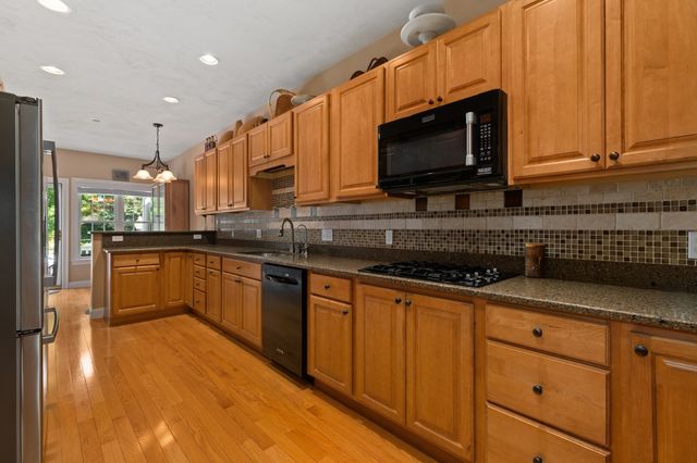 1 Pine Ridge Dr 2, Medway, MA 02053