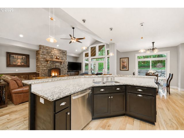 36806 Ne HOLLING Ave, La Center, WA 98629