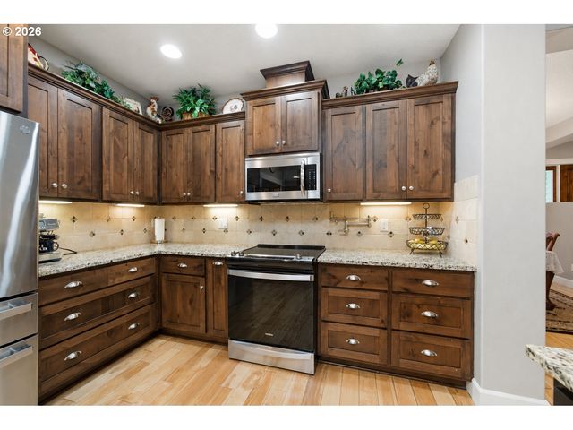 36806 Ne HOLLING Ave, La Center, WA 98629