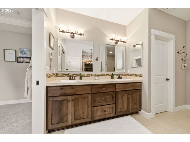 36806 Ne HOLLING Ave, La Center, WA 98629