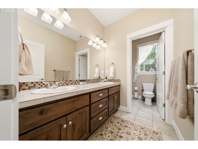 36806 Ne HOLLING Ave, La Center, WA 98629