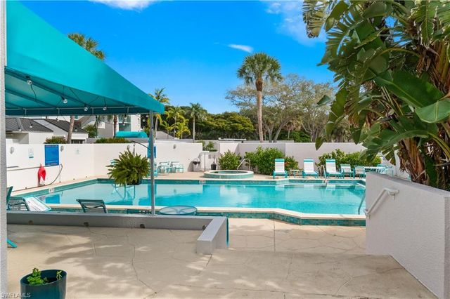 205 Park Shore Dr Apt 413, Naples, FL 34103