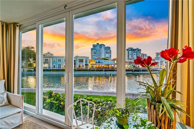 205 Park Shore Dr Apt 413, Naples, FL 34103