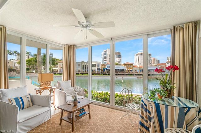 205 Park Shore Dr Apt 413, Naples, FL 34103