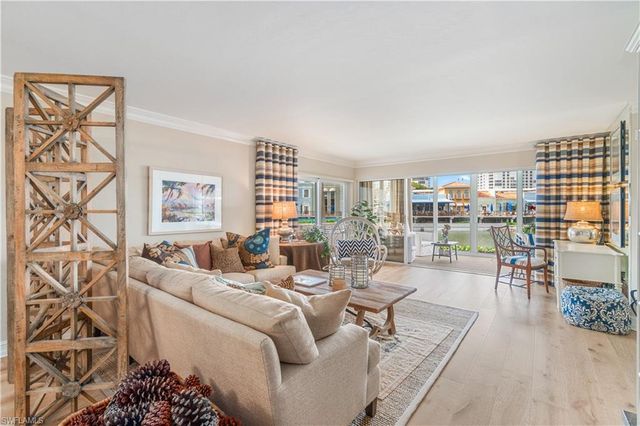 205 Park Shore Dr Apt 413, Naples, FL 34103