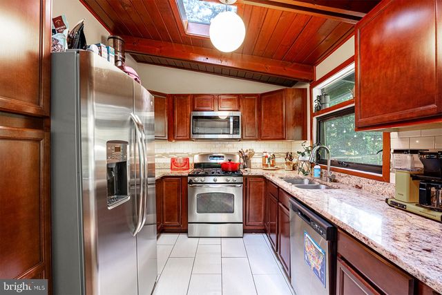 7703 POPLAR TREE LN, Falls Church, VA 22042