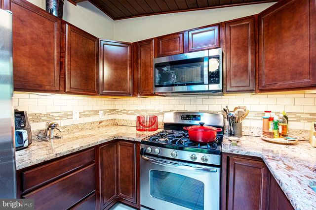 7703 POPLAR TREE LN, Falls Church, VA 22042