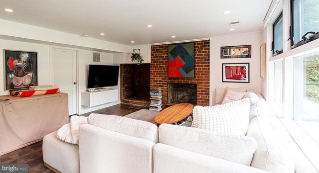 7703 POPLAR TREE LN, Falls Church, VA 22042