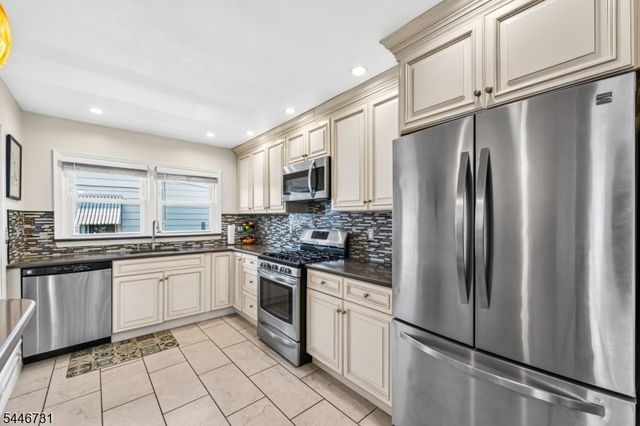 5 Gaston Ave, Raritan Boro, NJ 08869