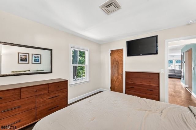 5 Gaston Ave, Raritan Boro, NJ 08869