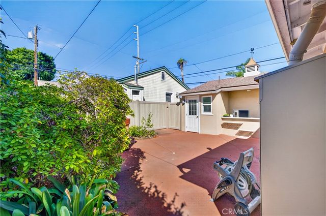 345 Park Avenue, Long Beach, CA 90814