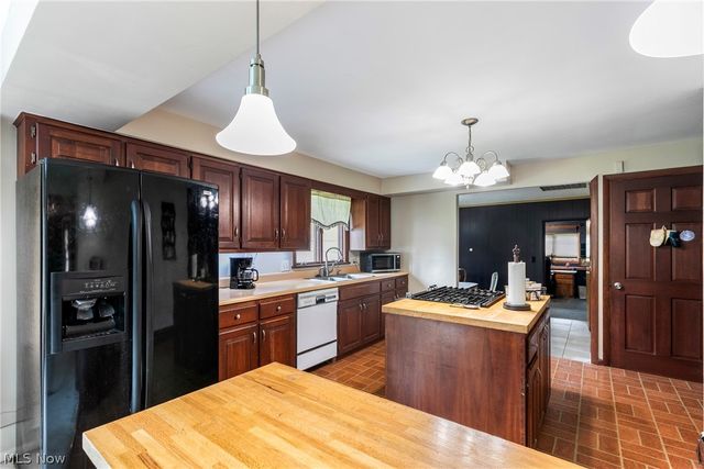 8060 Sigle Lane, Poland, OH 44514