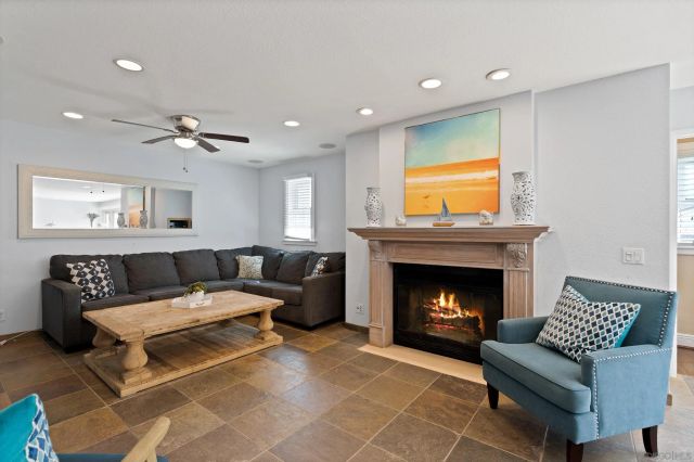 647 Loring St, San Diego, CA 92109