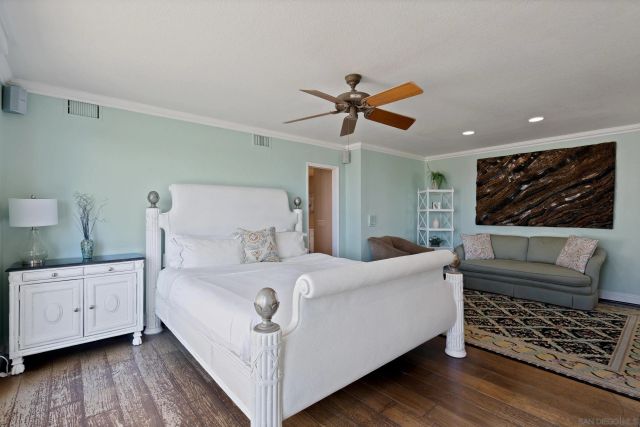 647 Loring St, San Diego, CA 92109
