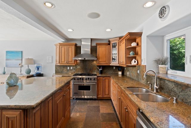 647 Loring St, San Diego, CA 92109
