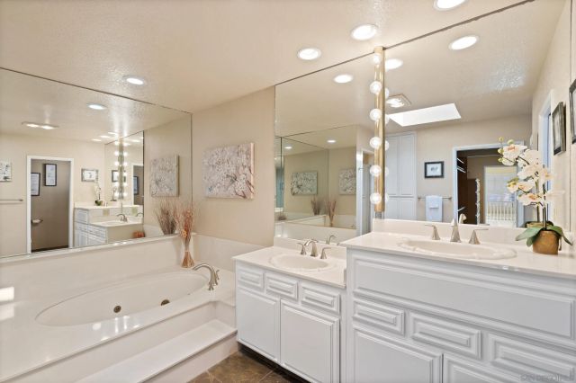 647 Loring St, San Diego, CA 92109