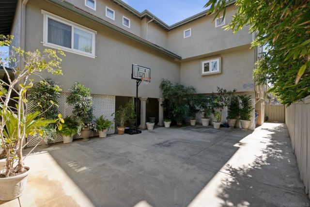 647 Loring St, San Diego, CA 92109