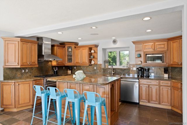 647 Loring St, San Diego, CA 92109