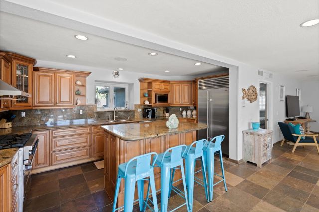 647 Loring St, San Diego, CA 92109