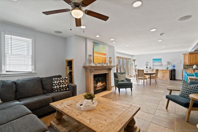 647 Loring St, San Diego, CA 92109