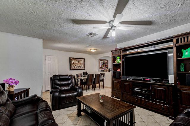 1607 Beusch Drive, Pasadena, TX 77502