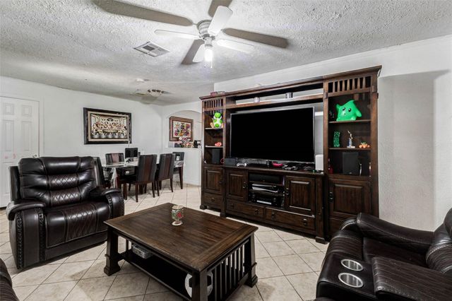 1607 Beusch Drive, Pasadena, TX 77502