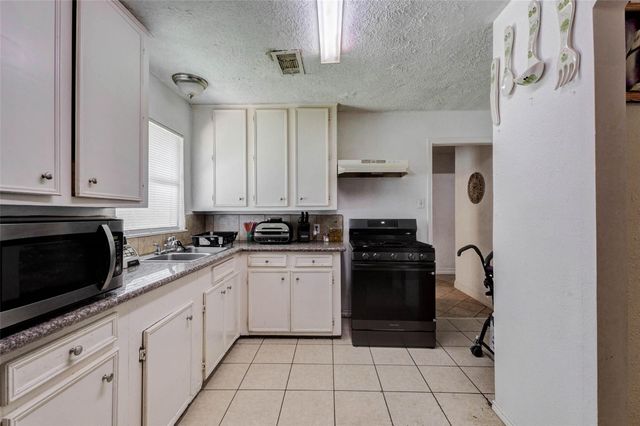 1607 Beusch Drive, Pasadena, TX 77502