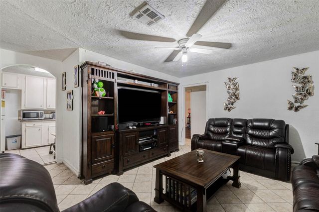 1607 Beusch Drive, Pasadena, TX 77502
