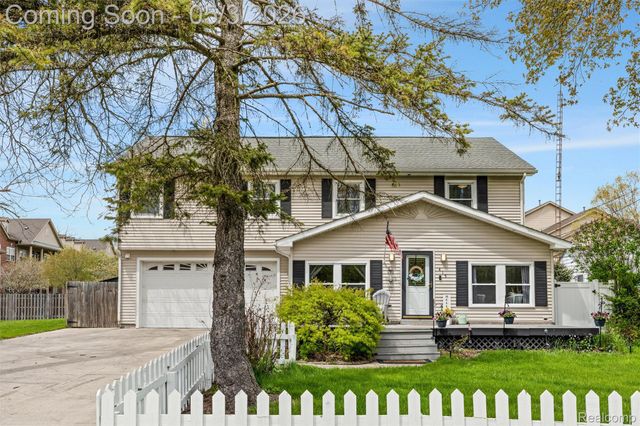 415 Leon Road, Walled Lake, MI 48390