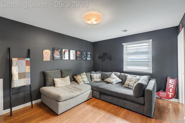 415 Leon Road, Walled Lake, MI 48390