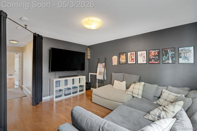 415 Leon Road, Walled Lake, MI 48390