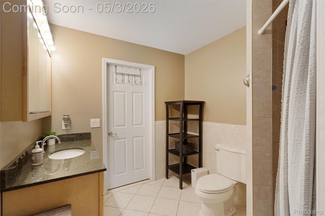415 Leon Road, Walled Lake, MI 48390