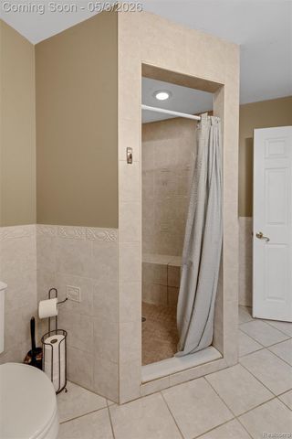 415 Leon Road, Walled Lake, MI 48390
