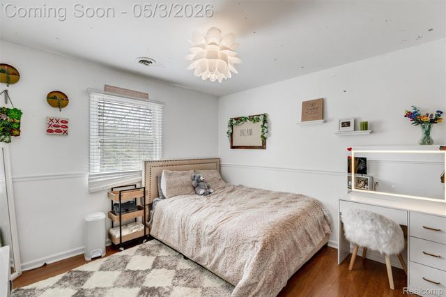 415 Leon Road, Walled Lake, MI 48390