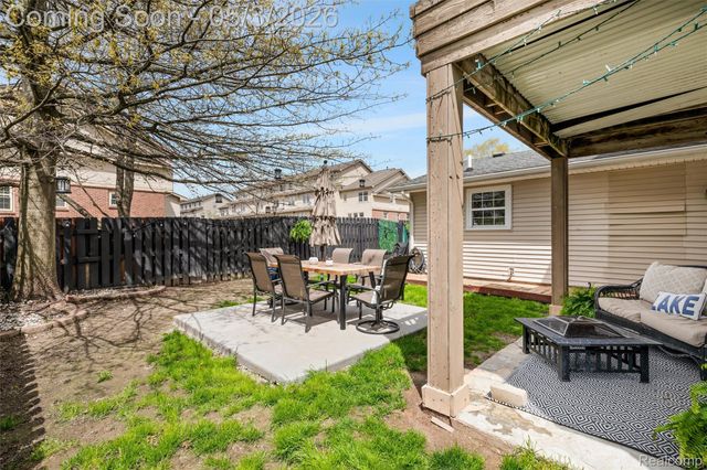 415 Leon Road, Walled Lake, MI 48390