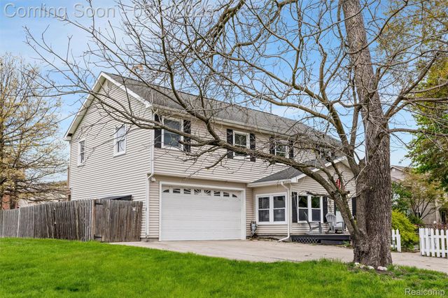 415 Leon Road, Walled Lake, MI 48390