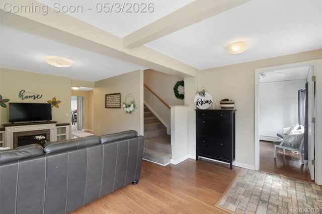 415 Leon Road, Walled Lake, MI 48390