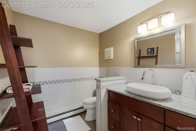 415 Leon Road, Walled Lake, MI 48390