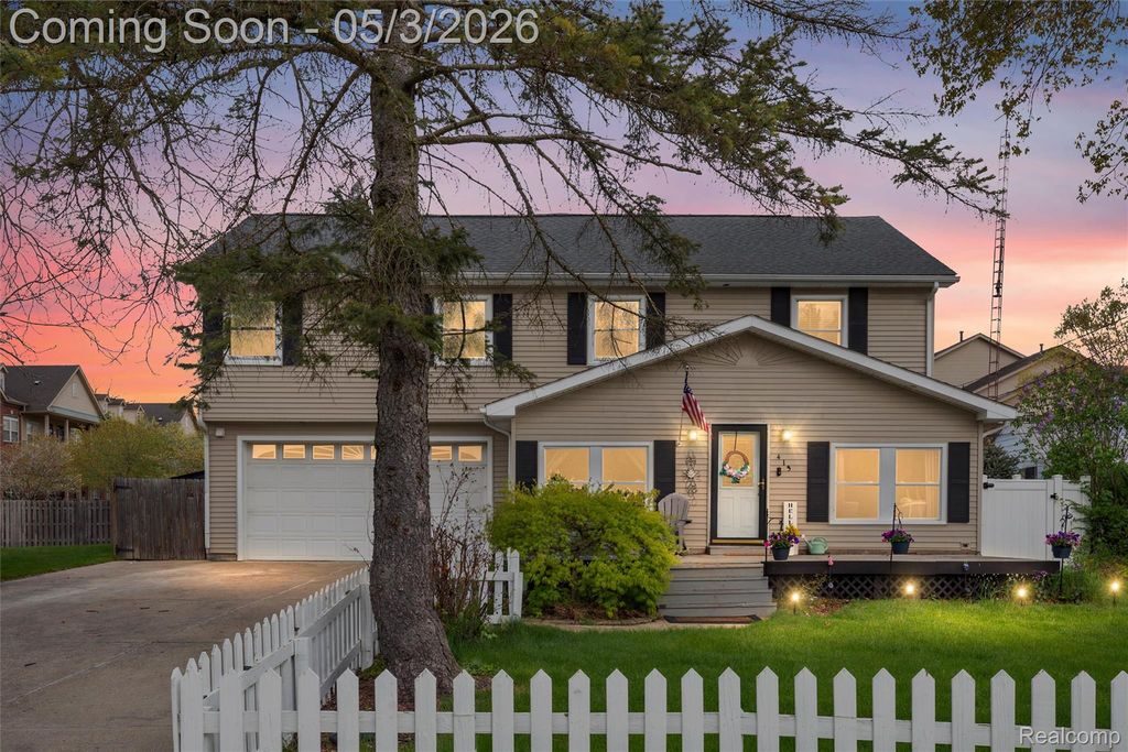 415 Leon Road, Walled Lake, MI 48390