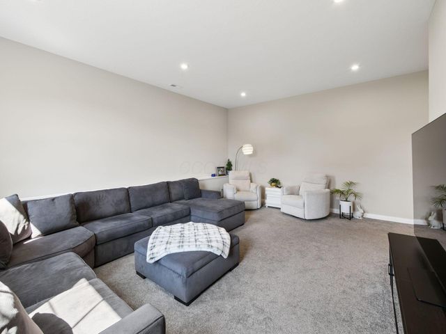 11607 Poppyseed Drive, Plain City, OH 43064