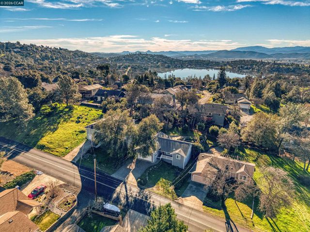 18357 Deer Hill Rd, Hidden Valley Lake, CA 95467